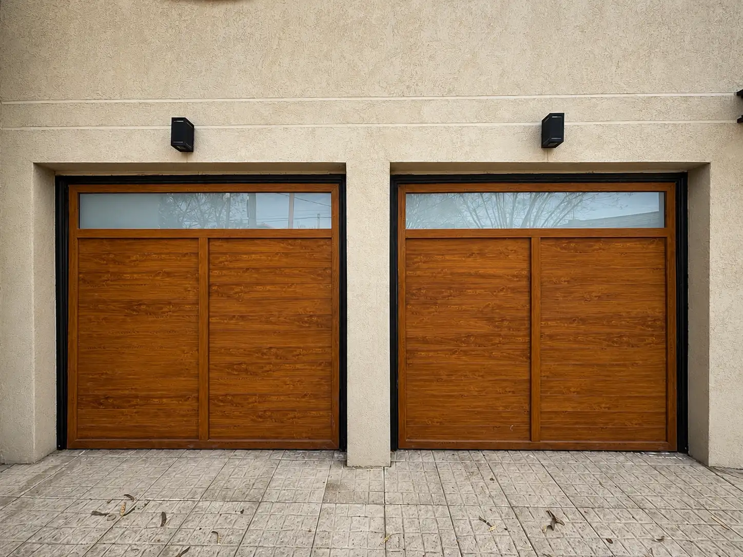 Portón PVC símil madera